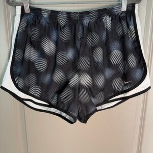 Nike Dri-Fit Tempo Running Shorts | Black/White Wave Print | Size XL